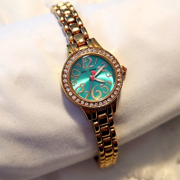 Betsey Johnson small gold watch - Picture 2 of 4